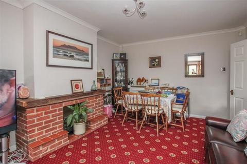 3 bedroom semi-detached bungalow for sale - Canterbury Avenue, Upminster