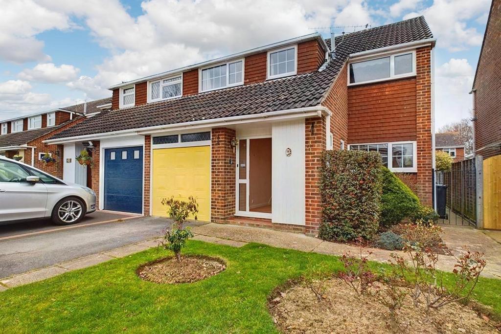 Sovereign Drive, Botley, Southampton 3 bed house - £1,400 pcm (£323 pw)
