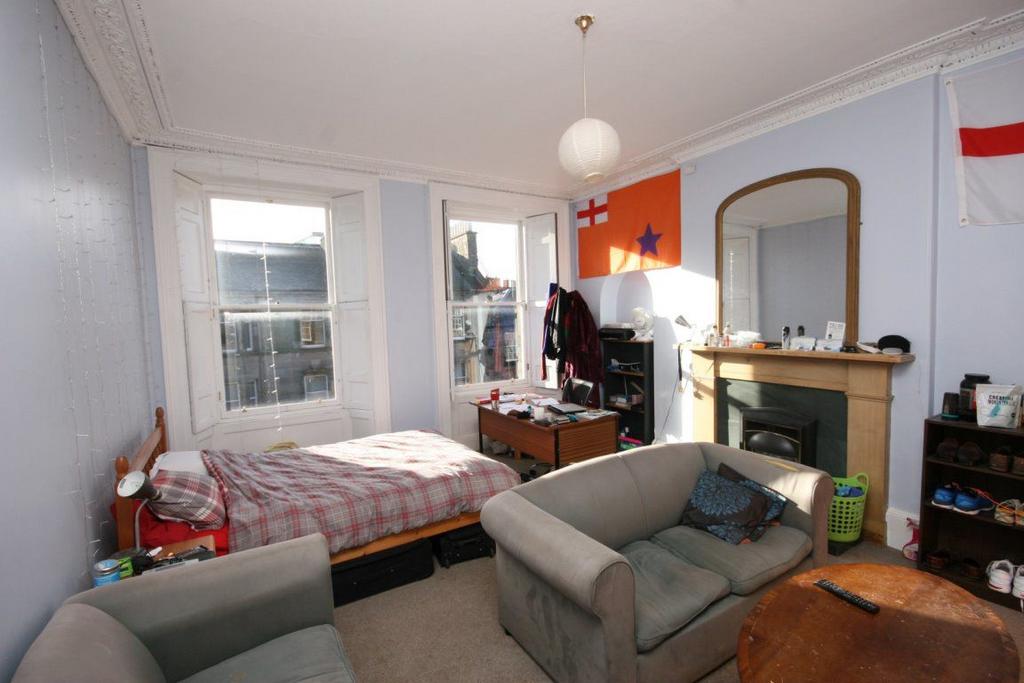 West Preston Street, Edinburgh 4 bed flat £2,400 pcm (£554 pw)