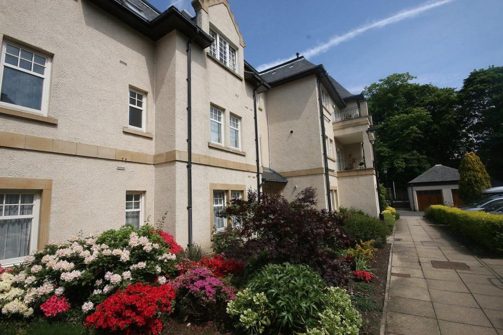 Canaan Lane, Edinburgh 3 bed flat to rent £2,150 pcm (£496 pw)