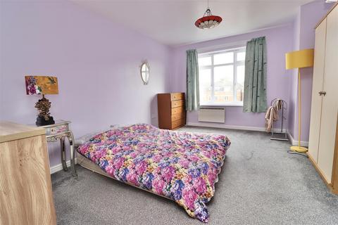 2 bedroom flat for sale, Chartwell Court, Pocklington