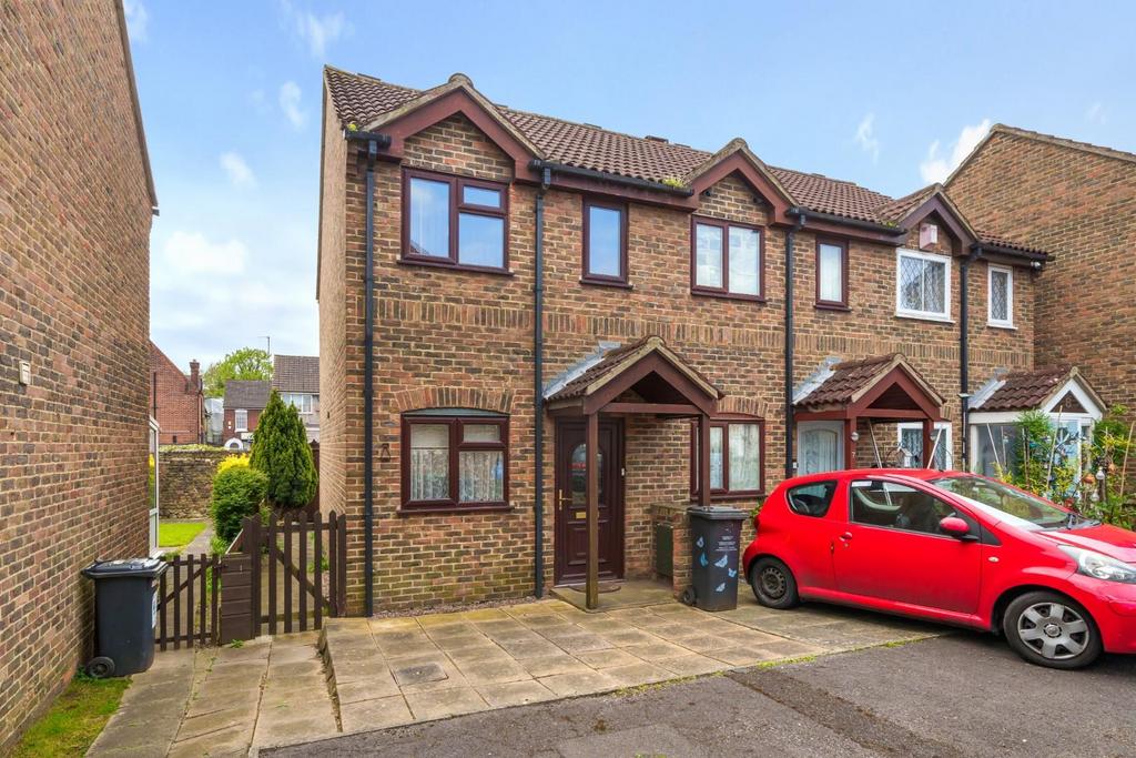 Ostlers Court, Snodland 2 bed end of terrace house for sale £150,000