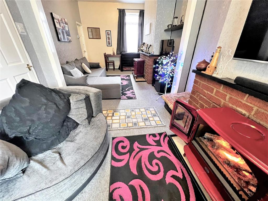 Neville Street, Cleethorpes, N.E.Lincs, DN35 7PZ 4 bed terraced house £110,000