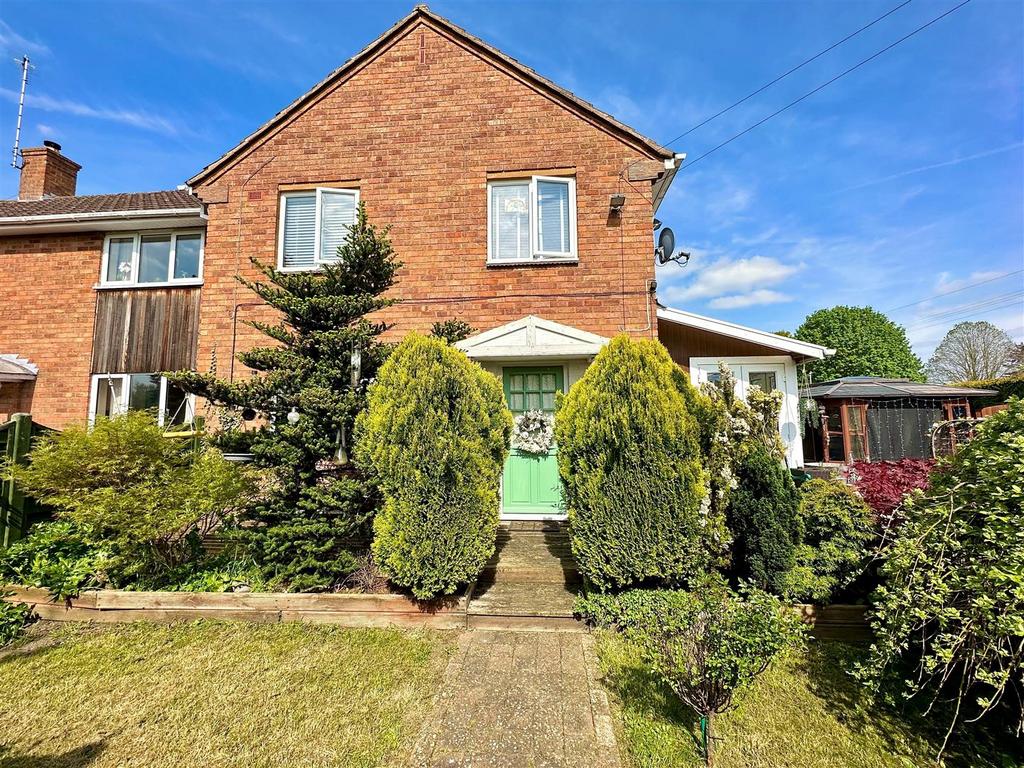Hertford Road, Alcester 3 bed house for sale £300,000