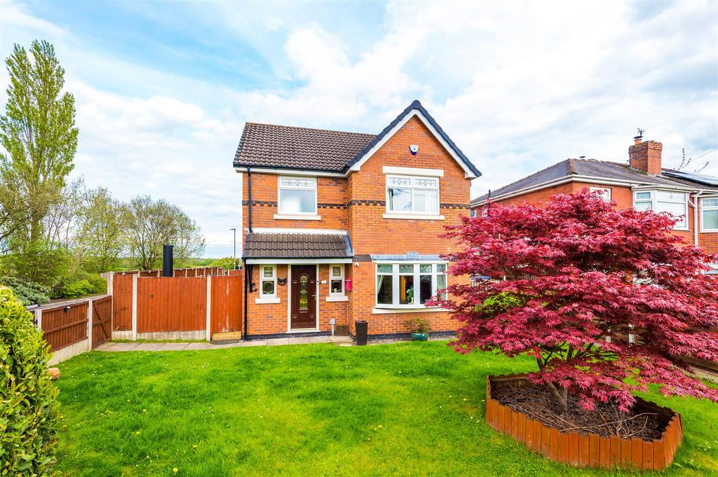 Dewberry Close, Tyldesley, Manchester 3 bed detached house for sale £