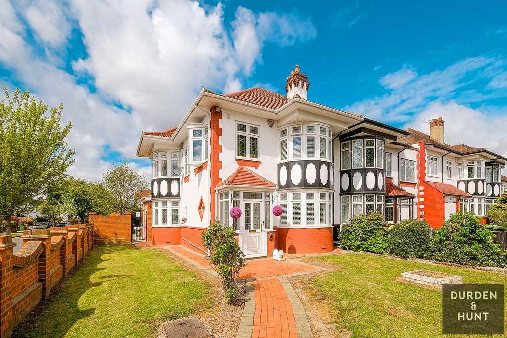 Corbets Tey Road, Upminster, RM14 4 bed semidetached house for sale