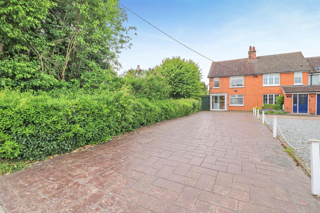 Maldon Road, Hatfield Peverel, Chelmsford 2 bed semidetached house for sale £325,000