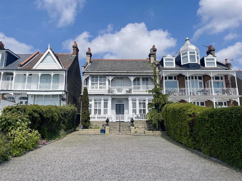 Edith Villa, Cliff Parade, LeighOnSea 3 bed semidetached house for