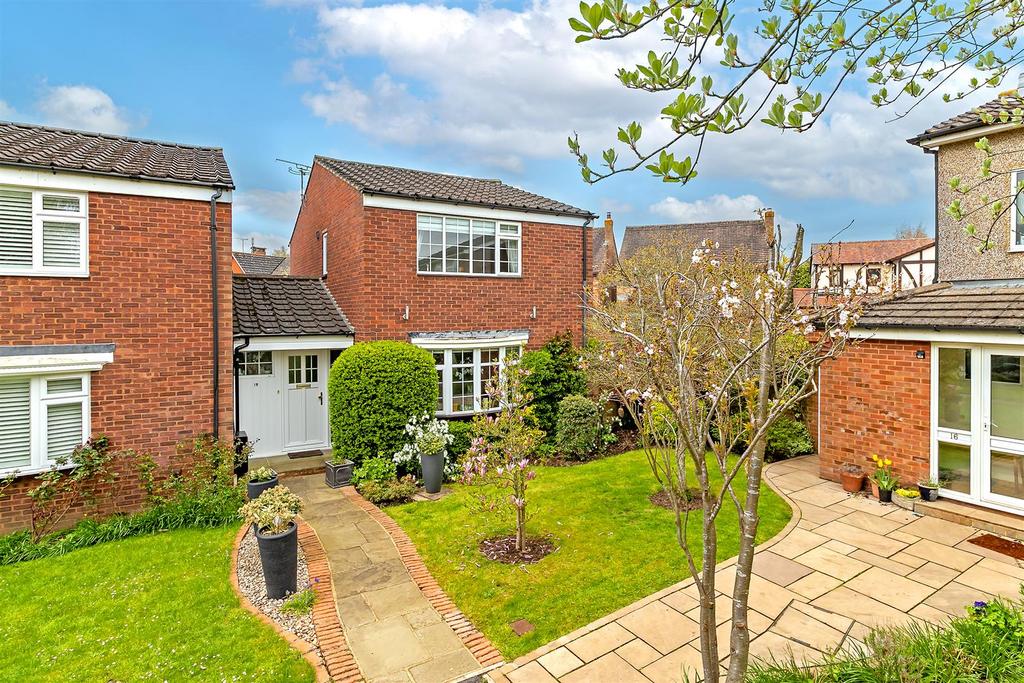 Cumberland Drive, Redbourn, St. Albans 3 bed detached house for sale