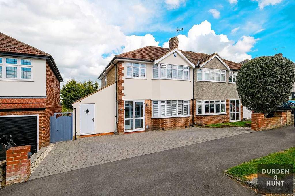 Purlieu Way, Theydon Bois, CM16 3 bed semidetached house £850,000