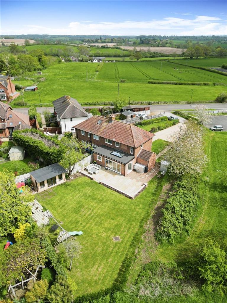 Sabin Drive, Weston Under Wetherley, Leamington Spa 3 bed semidetached