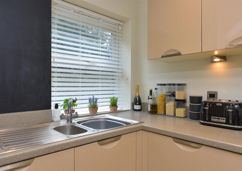 20a Vicarage Rd 019.jpg