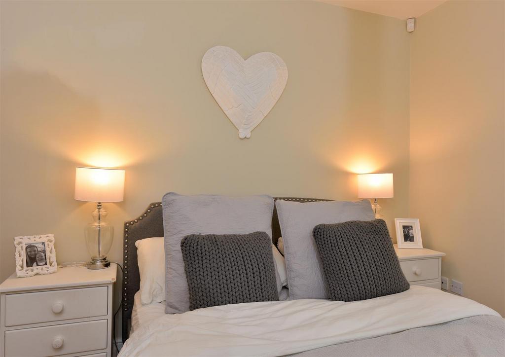 20a Vicarage Rd 003.jpg
