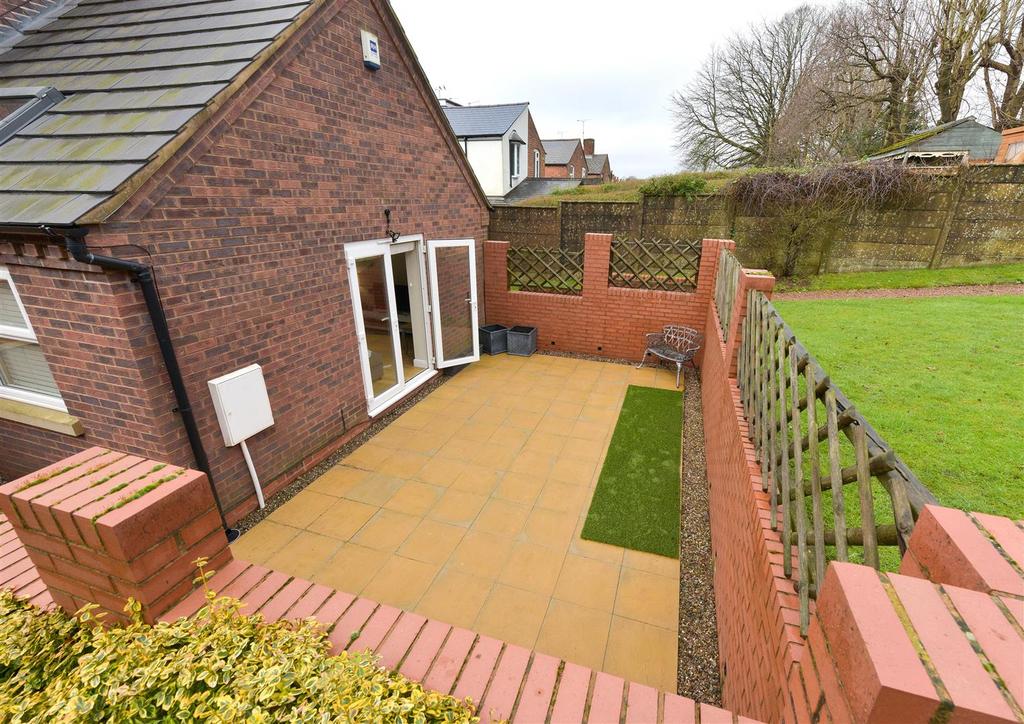 20a Vicarage Rd 011.jpg