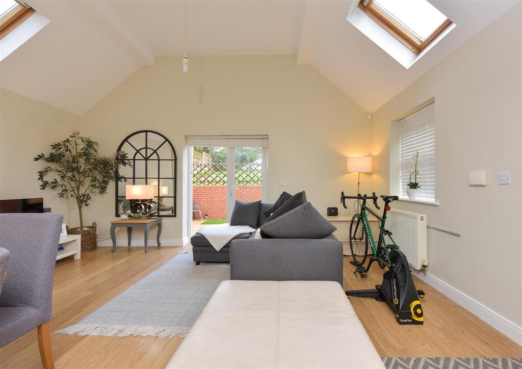 20a Vicarage Rd 022.jpg