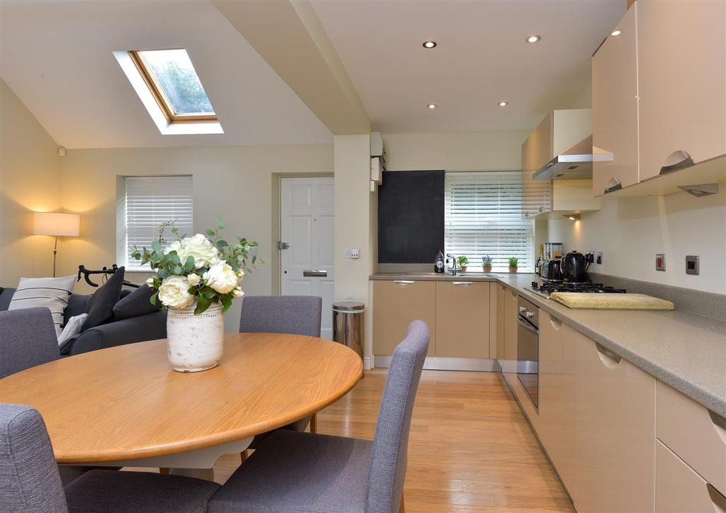 20a Vicarage Rd 015.jpg