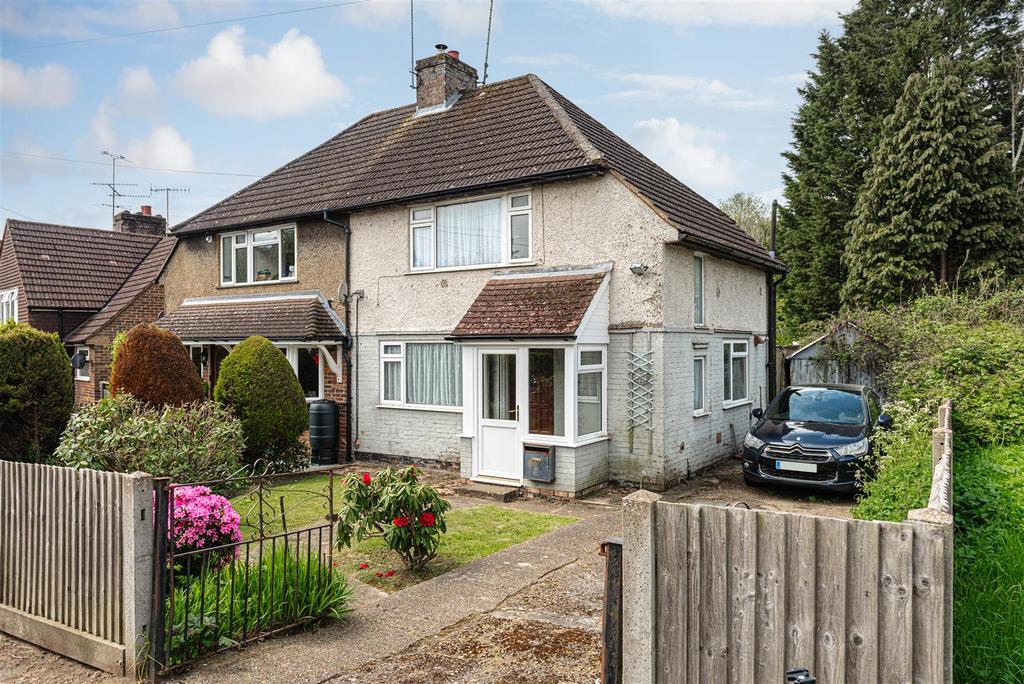 Mid Street, South Nutfield, Redhill 3 bed house for sale £475,000