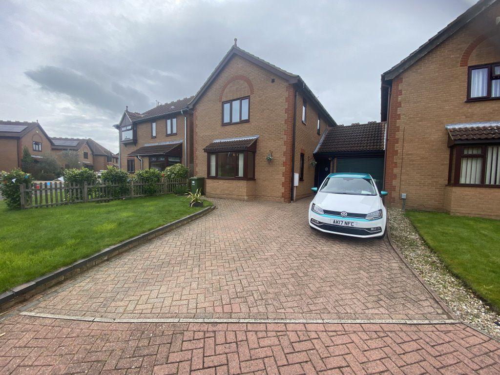 Rothwell Way, Orton Longueville... 3 bed detached house £1,350 pcm (£