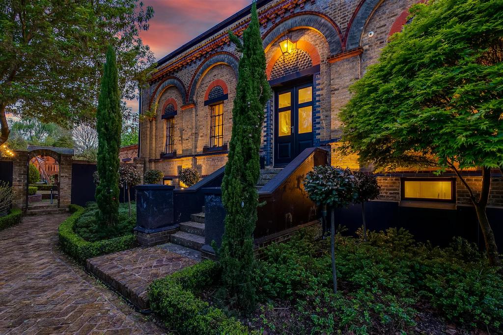 The Pump House [Night Shoot]-2.jpg
