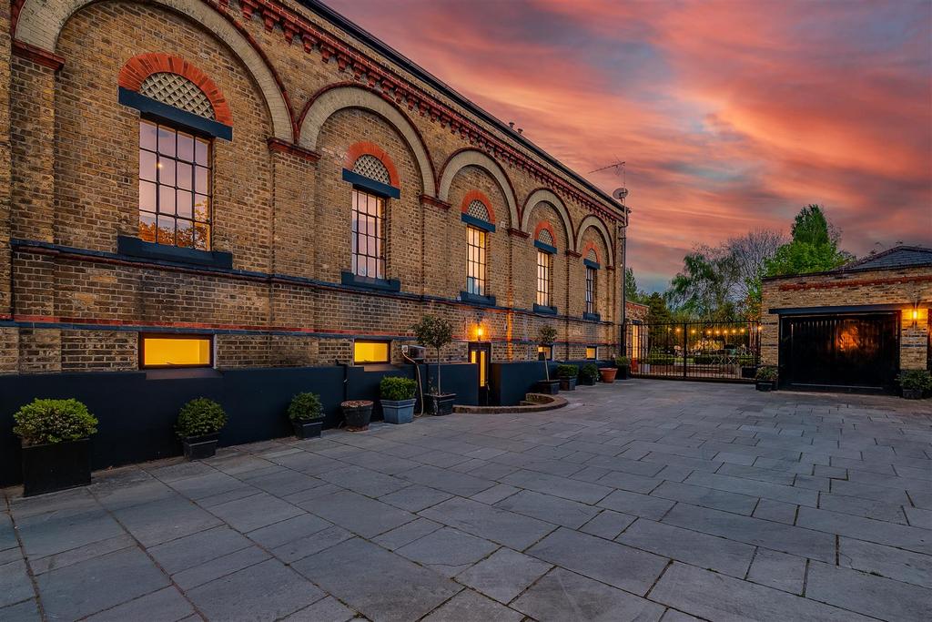 The Pump House [Night Shoot]-8.jpg