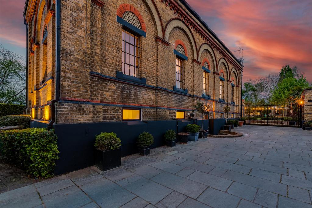 The Pump House [Night Shoot]-9.jpg