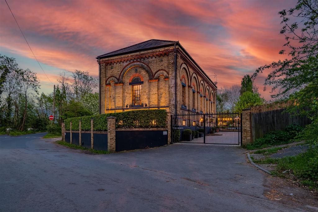 The Pump House [Night Shoot]-11.jpg