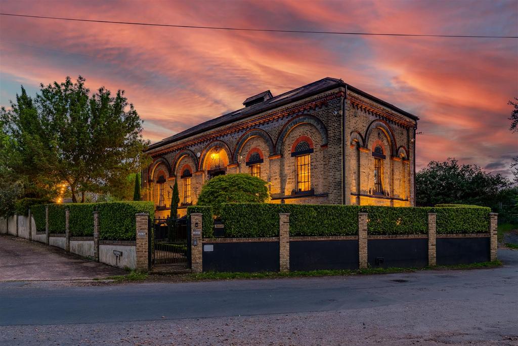 The Pump House [Night Shoot]-12.jpg