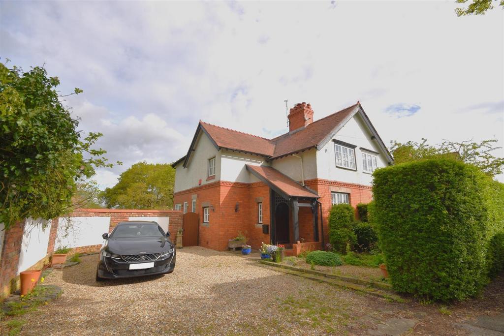 Parkgate Lane, Neston 2 bed cottage for sale £425,000