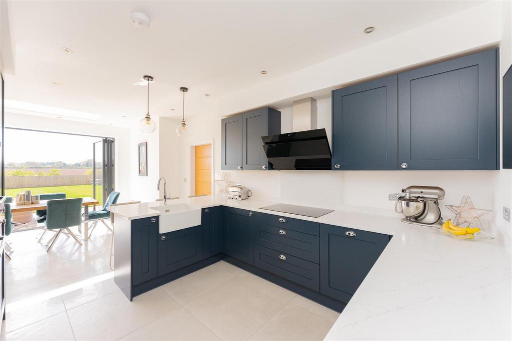 Stables Close, Thornton Hough, Wirral 5 bed detached house £1,195,000