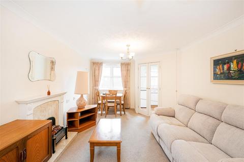 1 bedroom retirement property for sale - Kingswood Court, Chingford