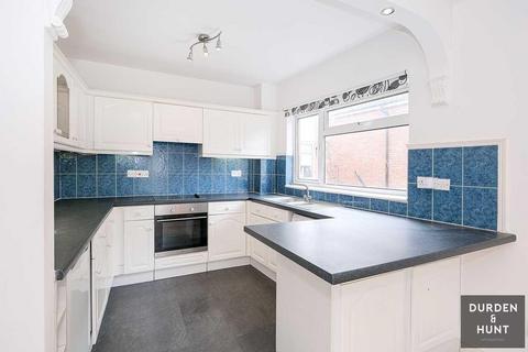 2 bedroom apartment for sale - High Road, Loughton, IG10