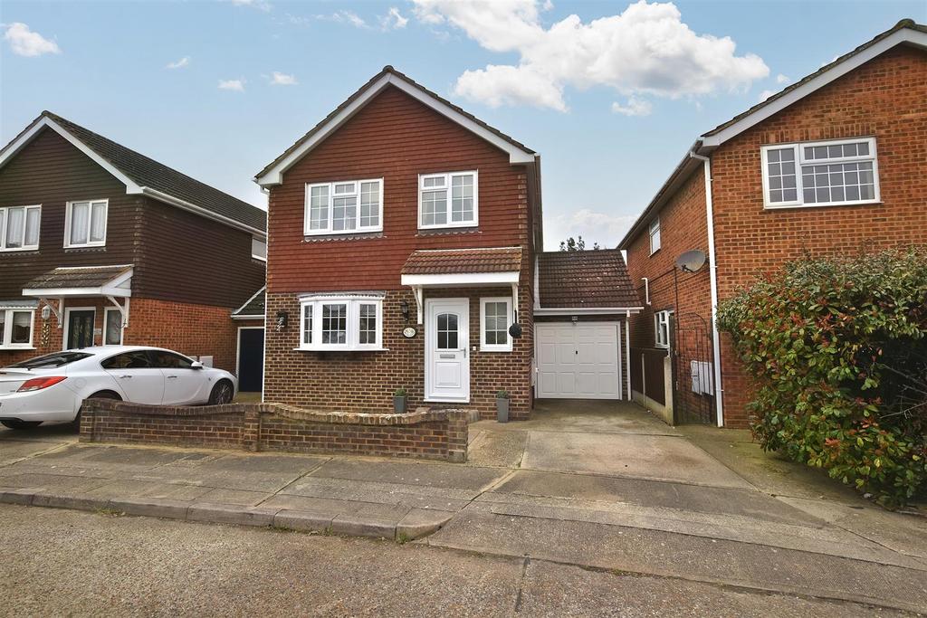Briarswood, Canvey Island SS8 3 bed house for sale £370,000