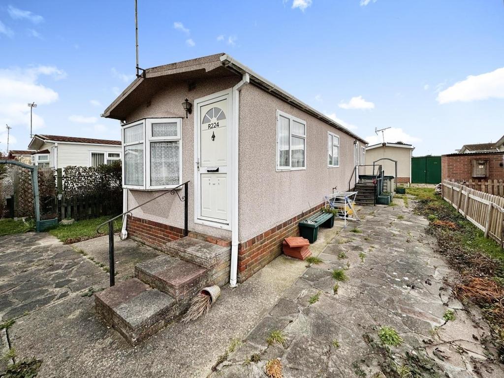 Kings Park Creek Road, Canvey Island SS8 2 bed park home for sale £