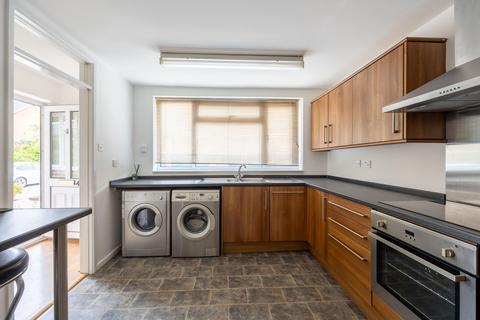 2 bedroom flat to rent, Boundary Road, Newbury, RG14