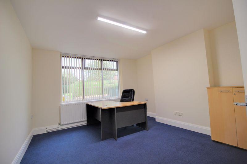 Bramcote Avenue, Beeston Office to rent £395 pcm (£91 pw)