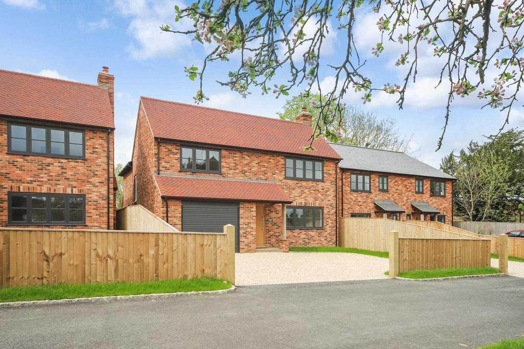 Slapton Exceptional New Home 5 bed detached house for sale £850,000