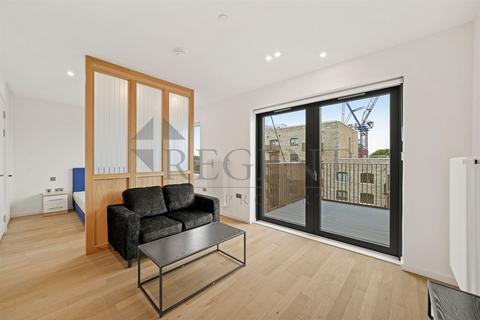 Studio to rent, Calville House, Ronalds Road, TW8