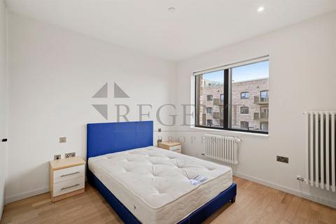 Studio to rent, Calville House, Ronalds Road, TW8