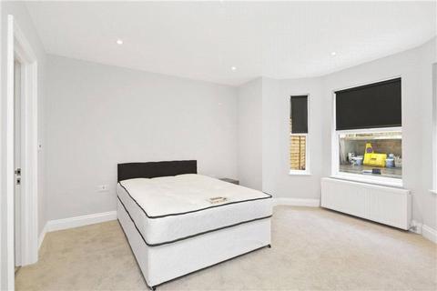 3 bedroom apartment to rent, Loftus Road, Shepherds Bush, London, W12