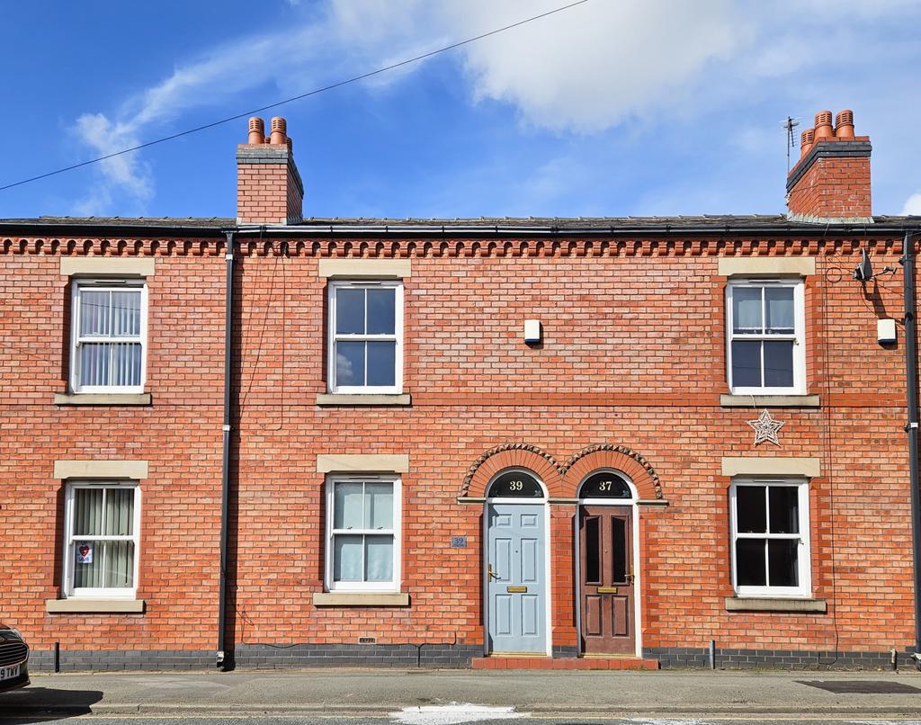 Frog Lane, Wigan, Lancashire, WN6 2 bed terraced house £695 pcm (£160 pw)