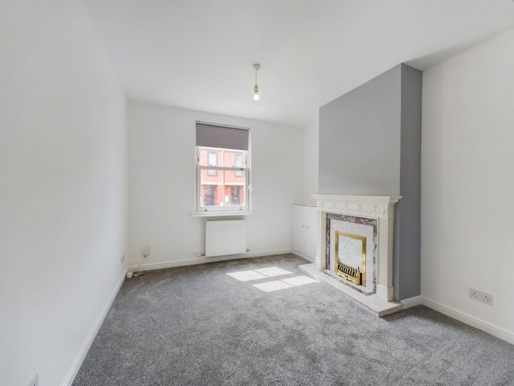 Frog Lane, Wigan, Lancashire, WN6 2 bed terraced house £695 pcm (£160 pw)