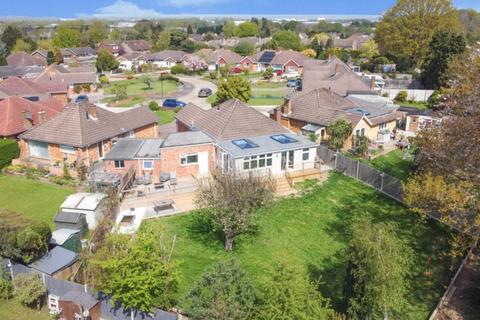 4 bedroom bungalow for sale, Summersvere Close, Three Bridges, RH10