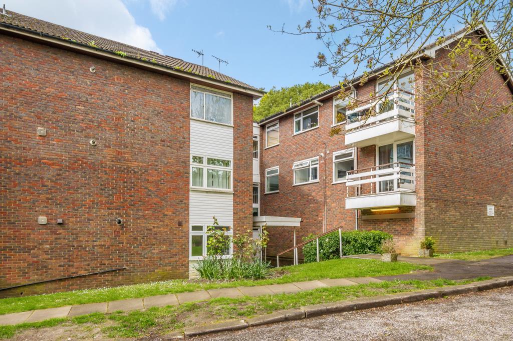 Stanmore, Middlesex, HA7 2 bed flat for sale £350,000