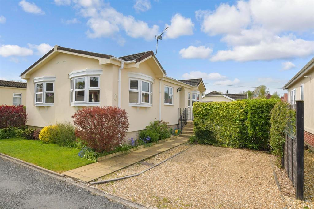 Broadway Park, Petersfield, Hampshire 2 bed park home £180,000