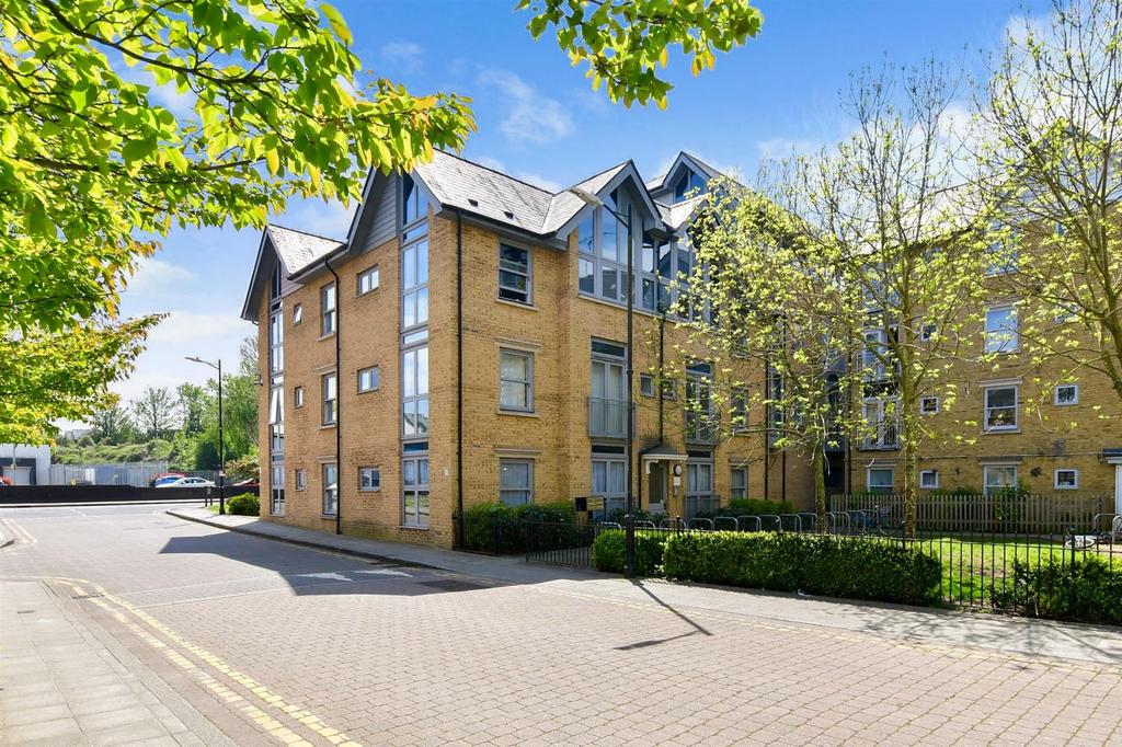 Bingley Court, Canterbury, Kent 2 bed ground floor flat for sale £230,000