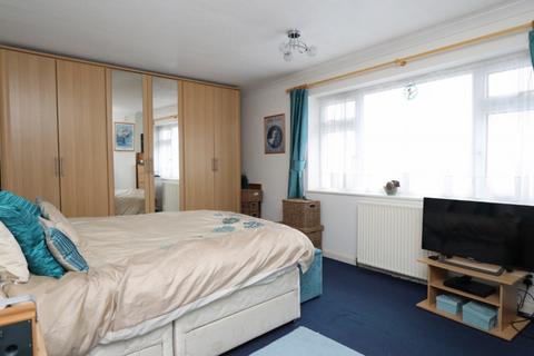 19 Mount Pleasant Road, Romford, RM5 3YP