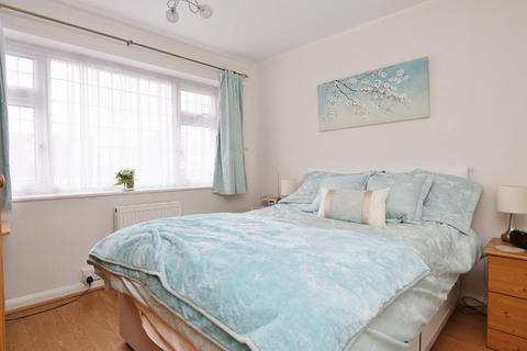 19 Mount Pleasant Road, Romford, RM5 3YP