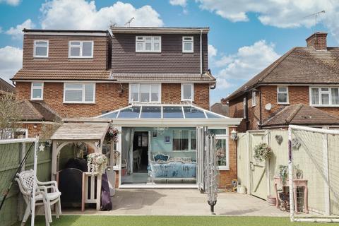 134 Carter Drive, Romford, RM5 2TT