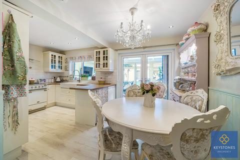 134 Carter Drive, Romford, RM5 2TT