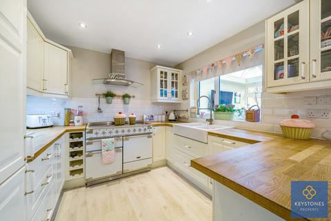 134 Carter Drive, Romford, RM5 2TT